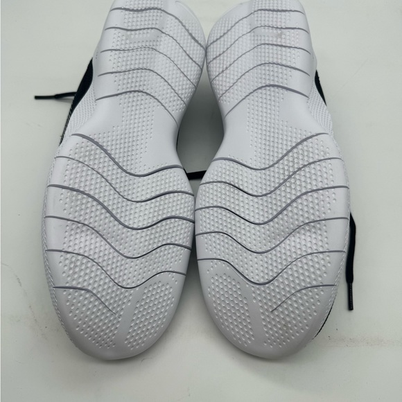 Men’s Nike Flex Experience RN run 11 running shoes size 9.5 black and white - Picture 2 of 6